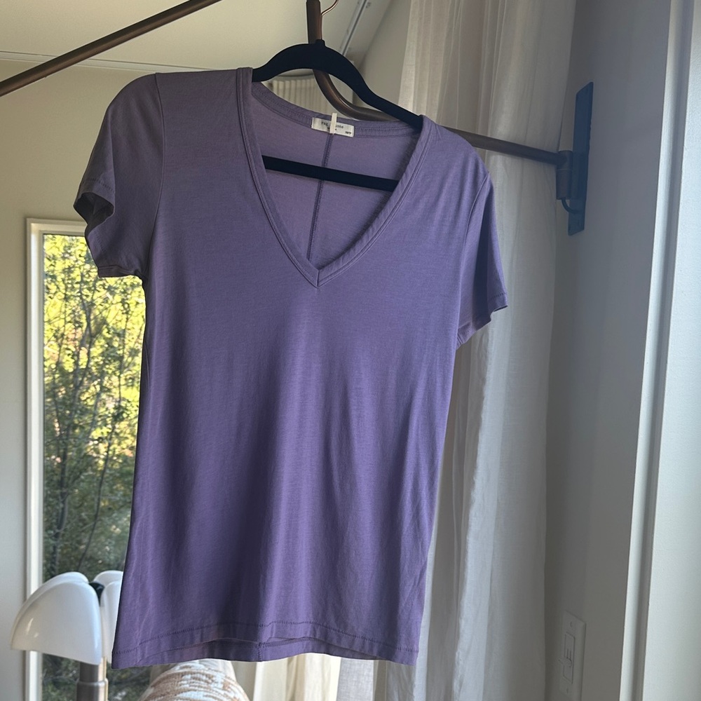 rag & bone core v-neck t-shirt in lilac - XS